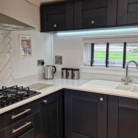 2 Bed In Oc-b32821 Pickering